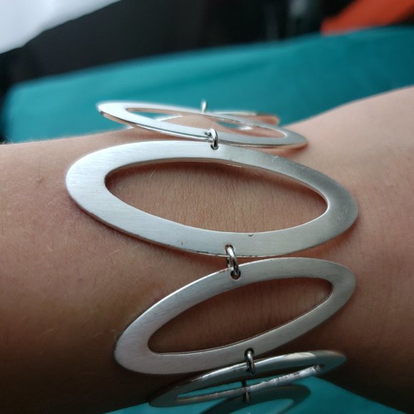 2/10$ Nine west asymetrical ovals bracelet - Picture 2 of 5